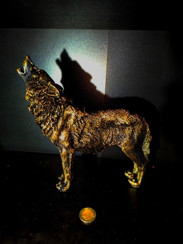 Black gold resin wolf statue - black,